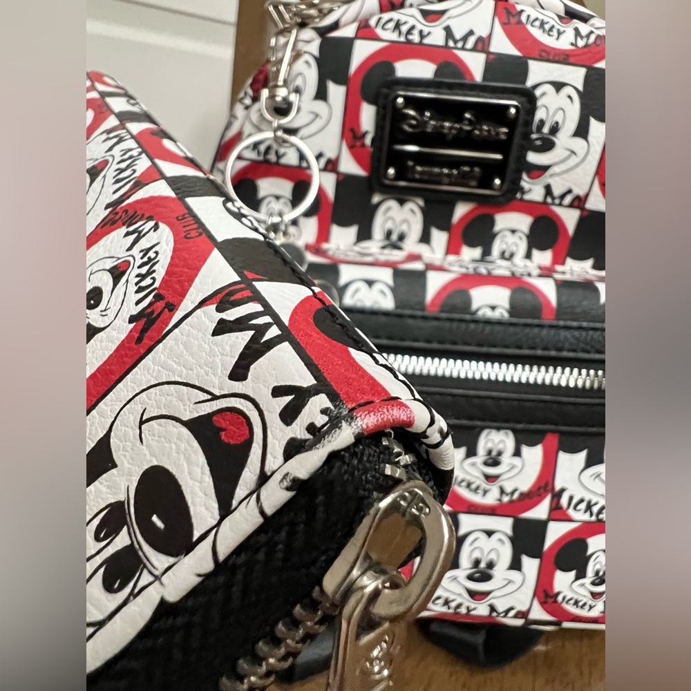 Loungefly Mickey Mouse Backpack/Wallet - Picture 8 of 12